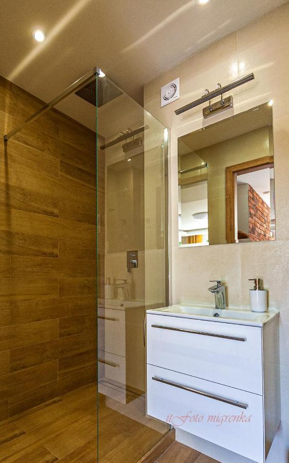 Old Town Apartment - กดัญสก์ ภายนอก รูปภาพ